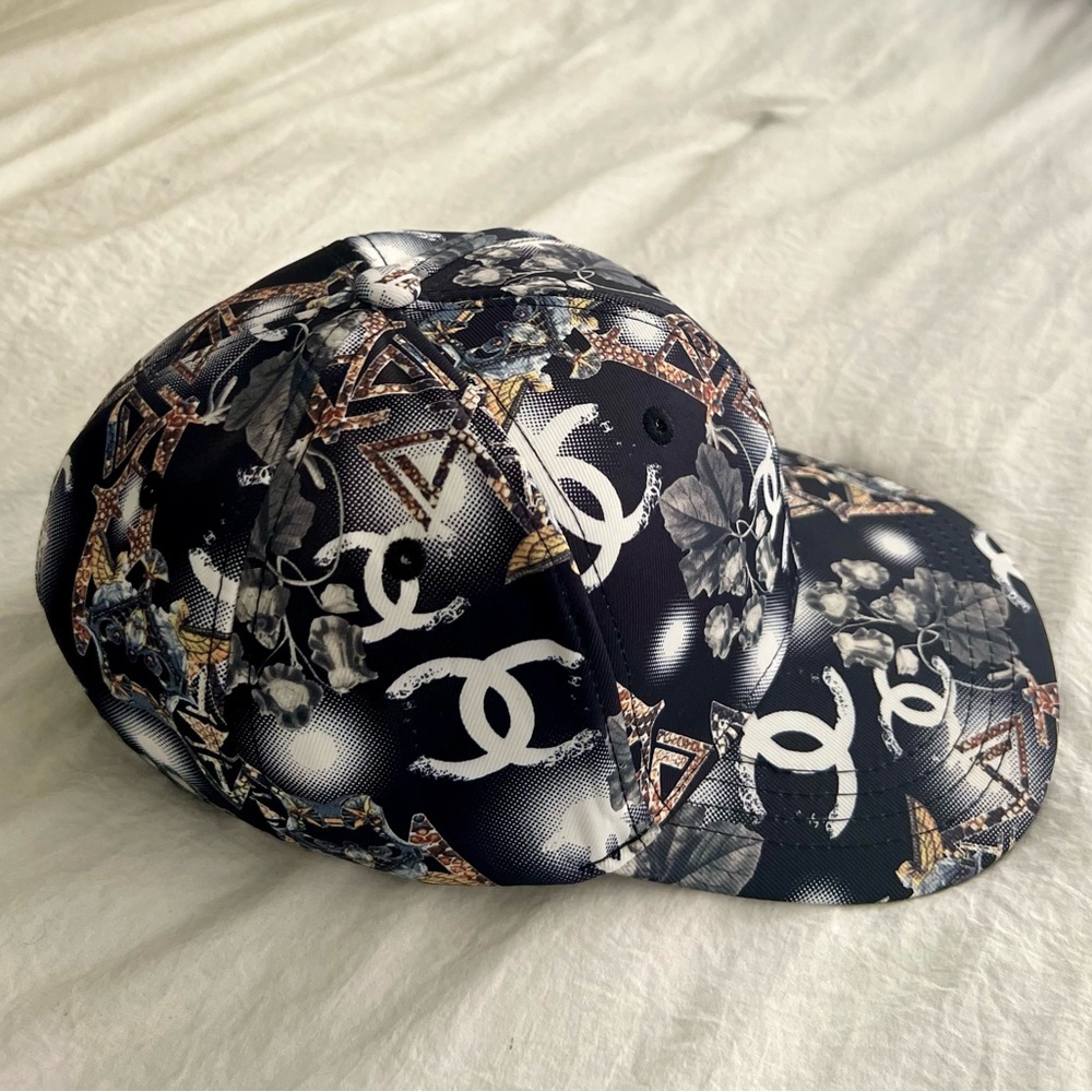 👑✅PRICE FIRM✅Women’s Stylish Black CC Fashion Cap with Gold Tone Charm - Picture 4 of 16